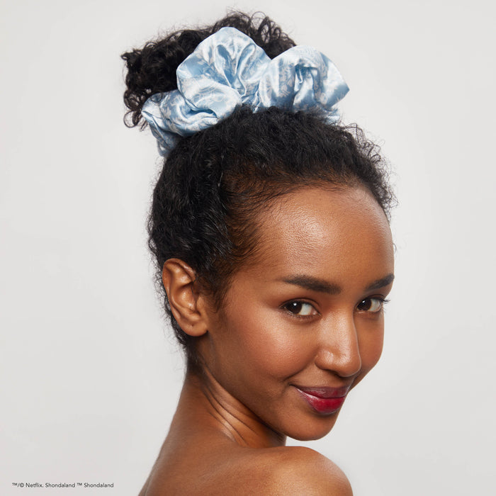 Kitsch x Bridgerton Satin Kudde Scrunchies - Toile De Blue