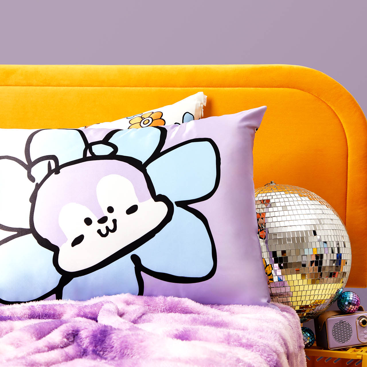 BT21 x Kitsch Satin tyynyliina King - Mang - Mang