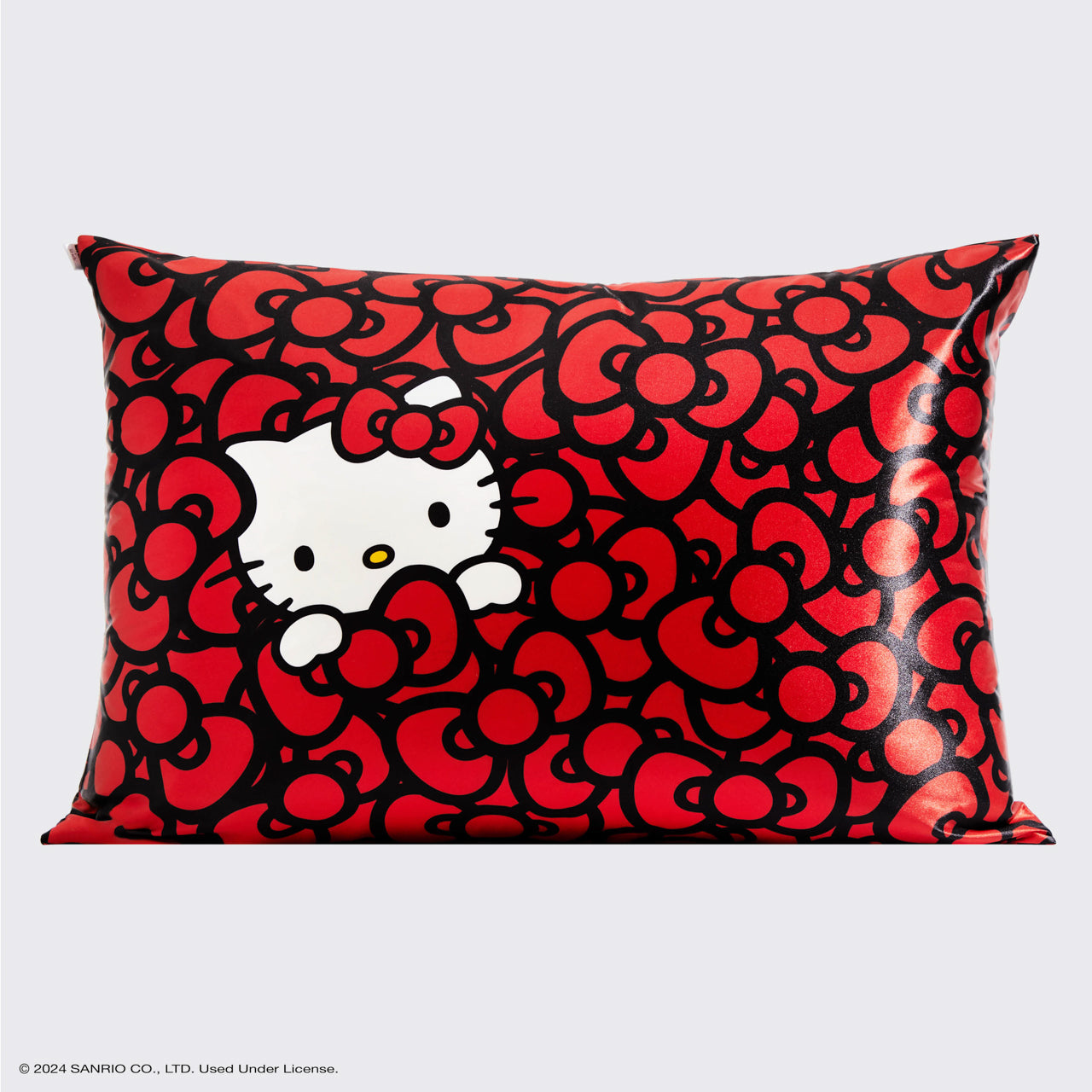 Hello Kitty x Kitsch Satin Pillowcase - Hello Kitty badar i ett hav av rosetter