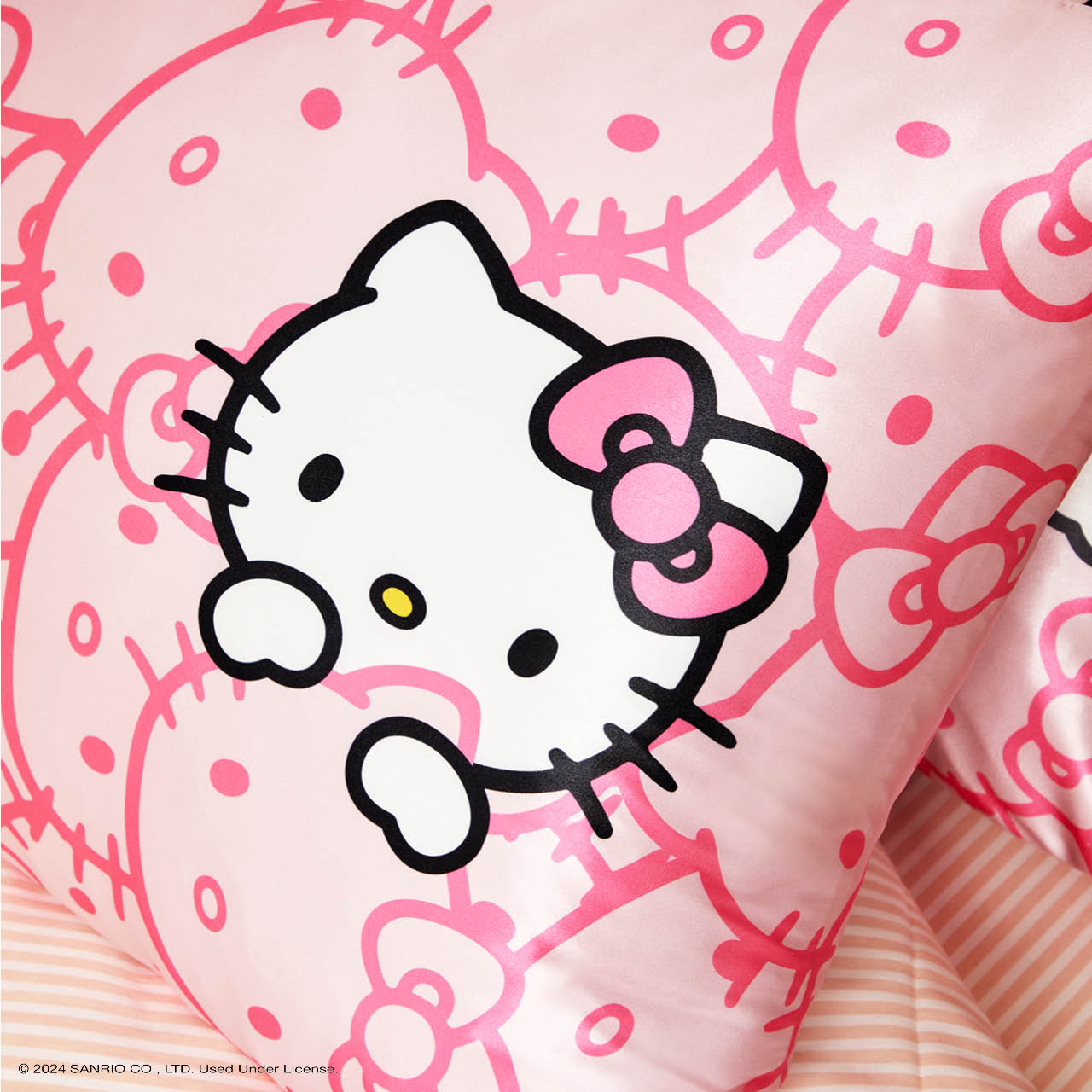 Hello Kitty x Kitsch Satin Kuddfodral - Rosa Hello Kitty Ansikten